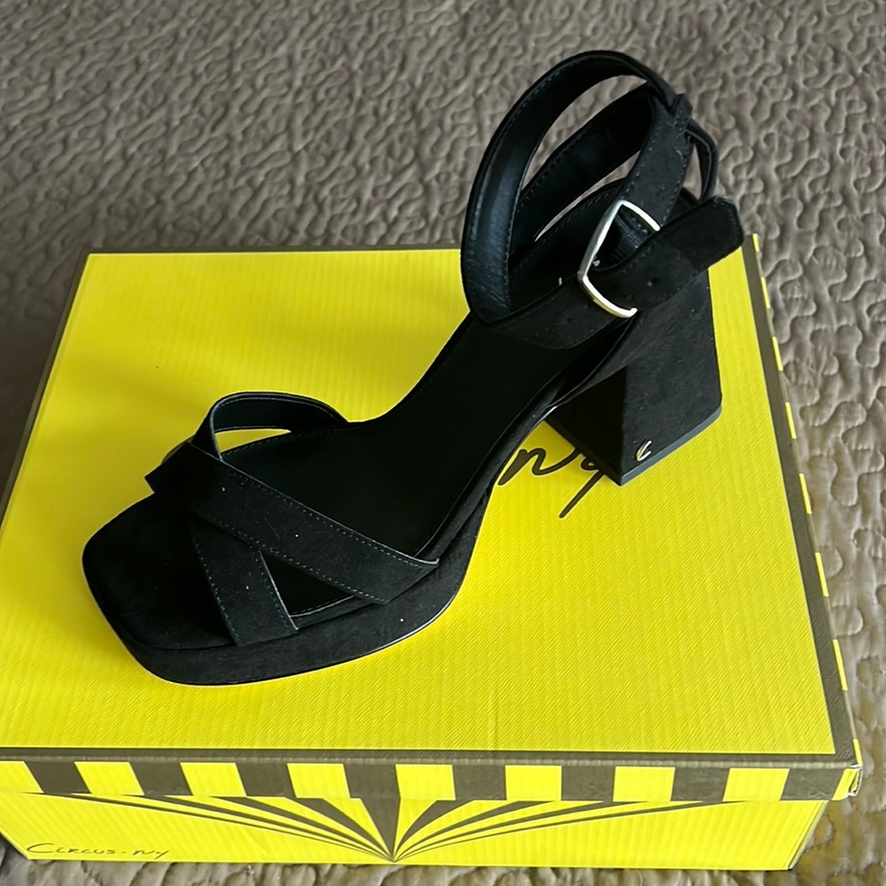 Circus NY new Sandles